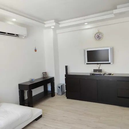 Flat 600 M To With Sea View In Apartamento Bodrum